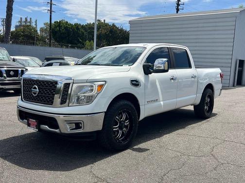 2017 Nissan Titan SV
