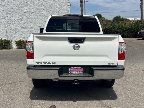 2017 Nissan Titan SV