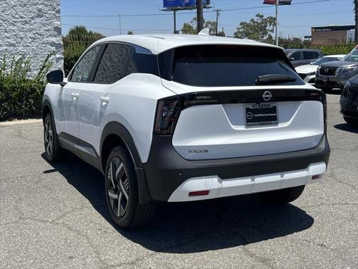 2025 Nissan Kicks SV