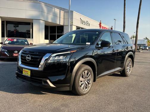 2025 Nissan Pathfinder S FWD