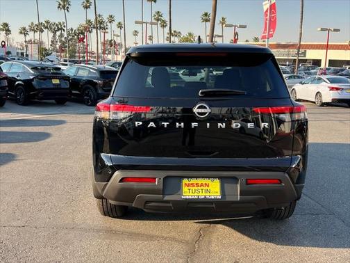 2025 Nissan Pathfinder S FWD