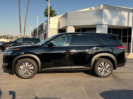 2025 Nissan Pathfinder S FWD