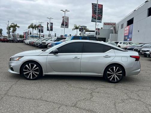 2022 Nissan Altima SR FWD