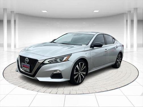 2022 Nissan Altima SR FWD