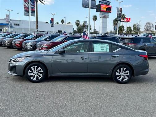 2025 Nissan Altima S FWD