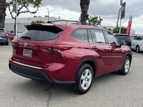 2022 Toyota Highlander LE