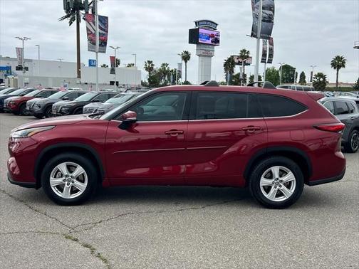 2022 Toyota Highlander LE