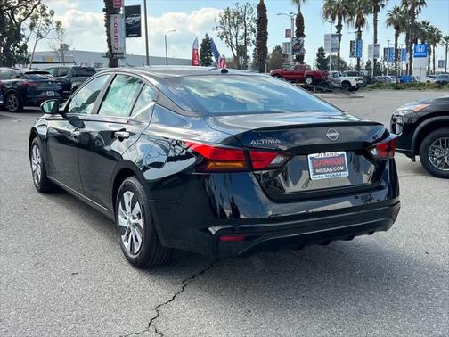 2025 Nissan Altima S FWD