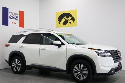 2023 Nissan Pathfinder SL