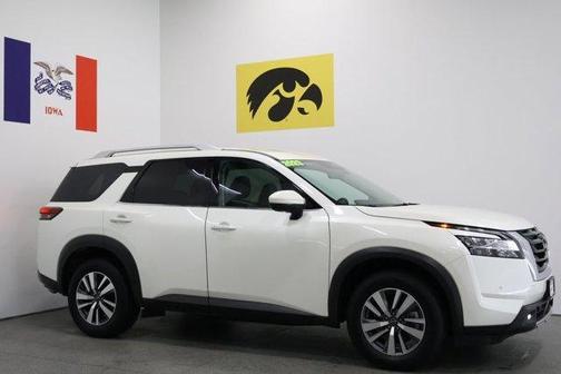 2023 Nissan Pathfinder SL