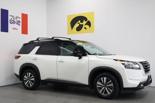 2023 Nissan Pathfinder SL