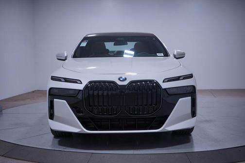 2026 BMW 740 i