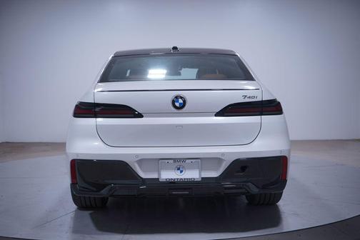 2026 BMW 740 i