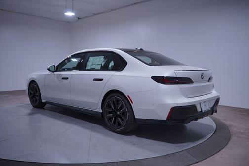 2026 BMW 740 i