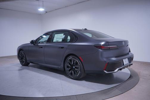 2026 BMW 740 i