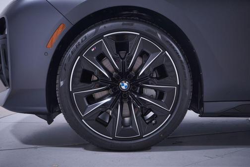 2026 BMW 740 i