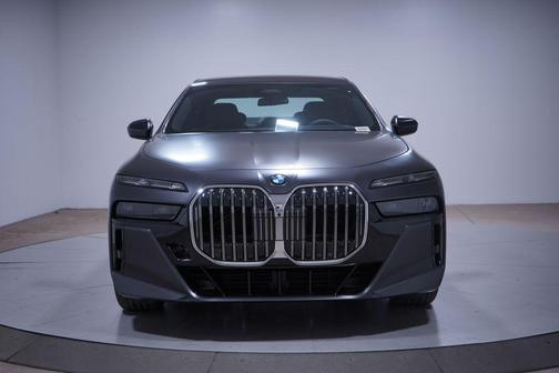 2026 BMW 740 i