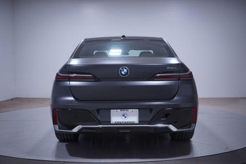 2026 BMW 740 i