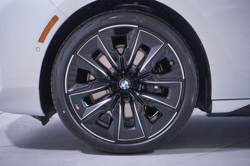 2026 BMW 740 740i