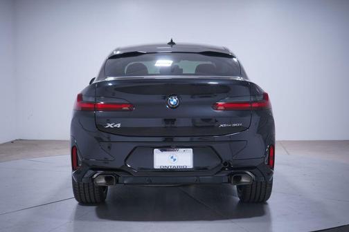 2025 BMW X4 xDrive30i