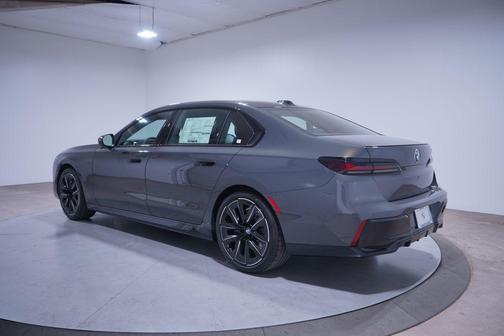 2026 BMW 740 i