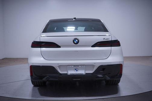 2026 BMW 740 i