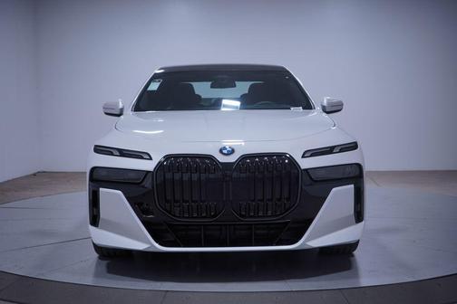2026 BMW 740 i