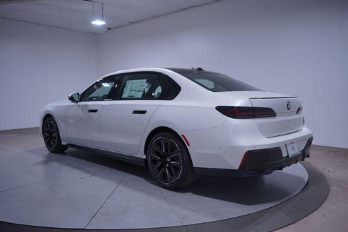 2026 BMW 740 i