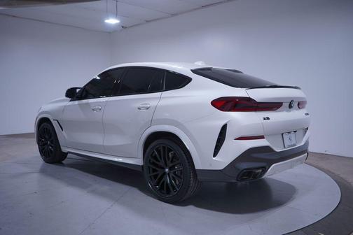 2024 BMW X6 M60i