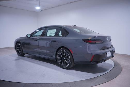 2026 BMW 740 i
