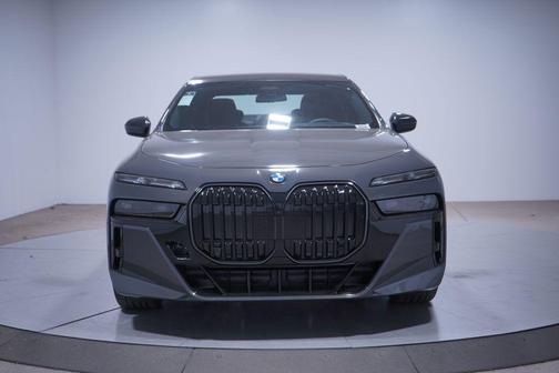2026 BMW 740 i