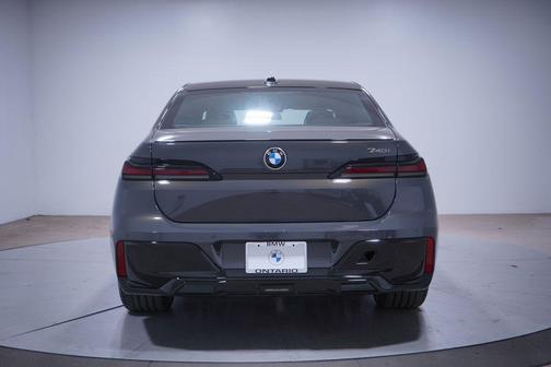 2026 BMW 740 i