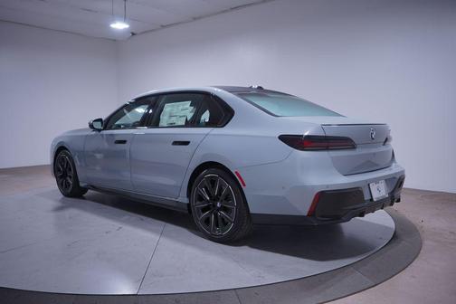 2026 BMW 740 i