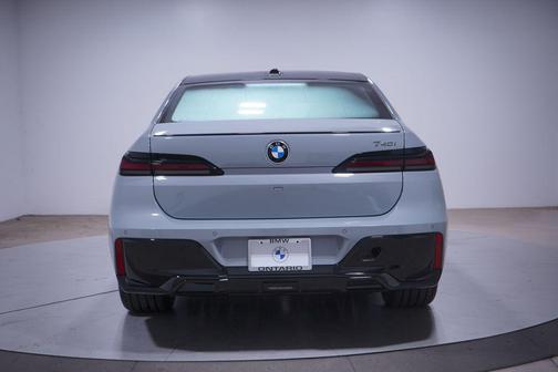 2026 BMW 740 i