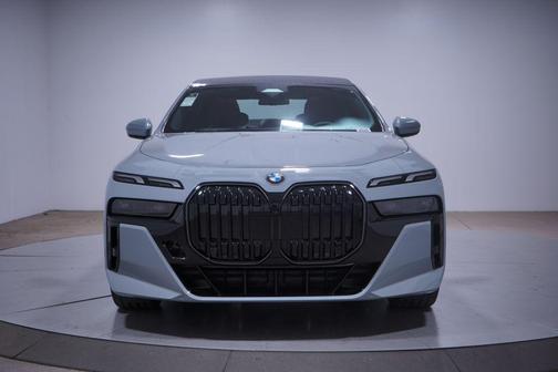 2026 BMW 740 i