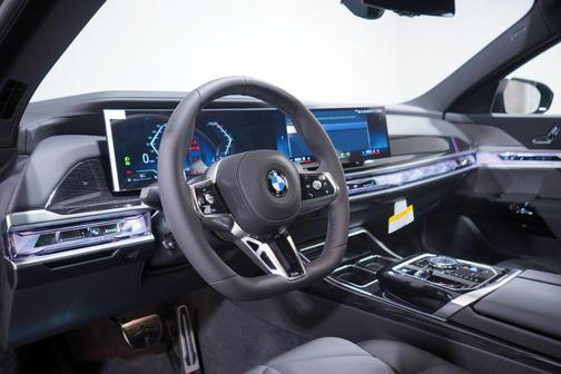 2026 BMW 740 i