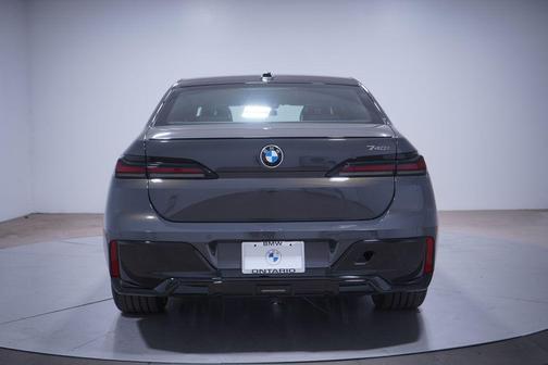 2026 BMW 740 i