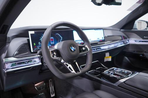 2026 BMW 740 i