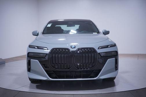 2026 BMW 740 i