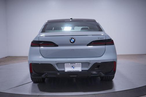 2026 BMW 740 i