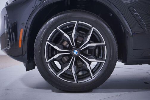 2025 BMW X4 xDrive30i