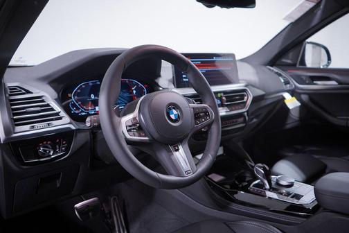 2025 BMW X4 xDrive30i