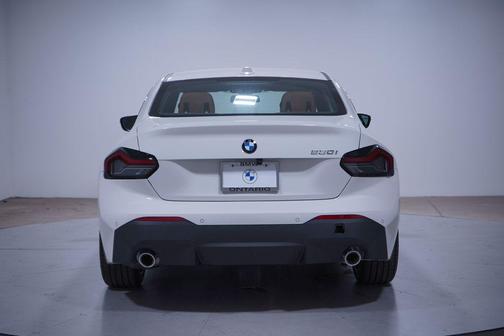 2025 BMW 230 i