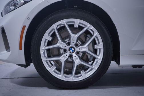 2025 BMW 330 i