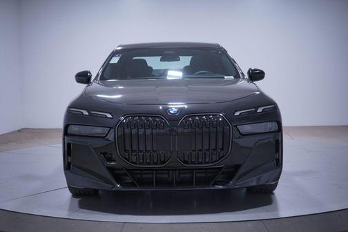 2026 BMW 740 i