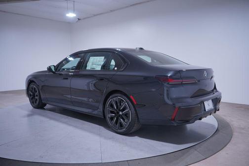 2026 BMW 740 i