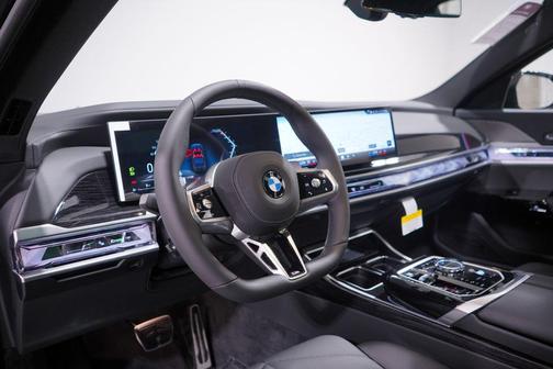 2026 BMW 740 i
