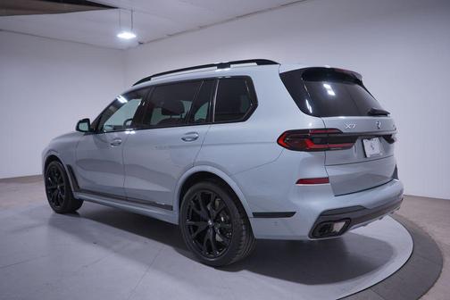 2024 BMW X7 