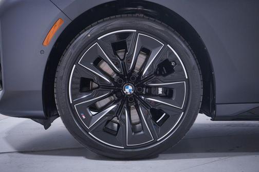 2026 BMW 740 i