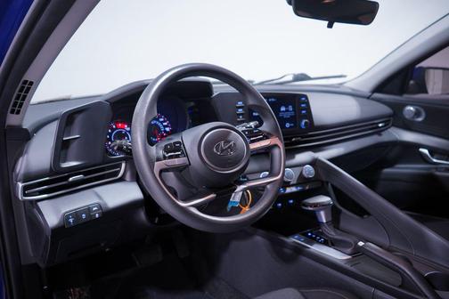 2023 Hyundai ELANTRA SE